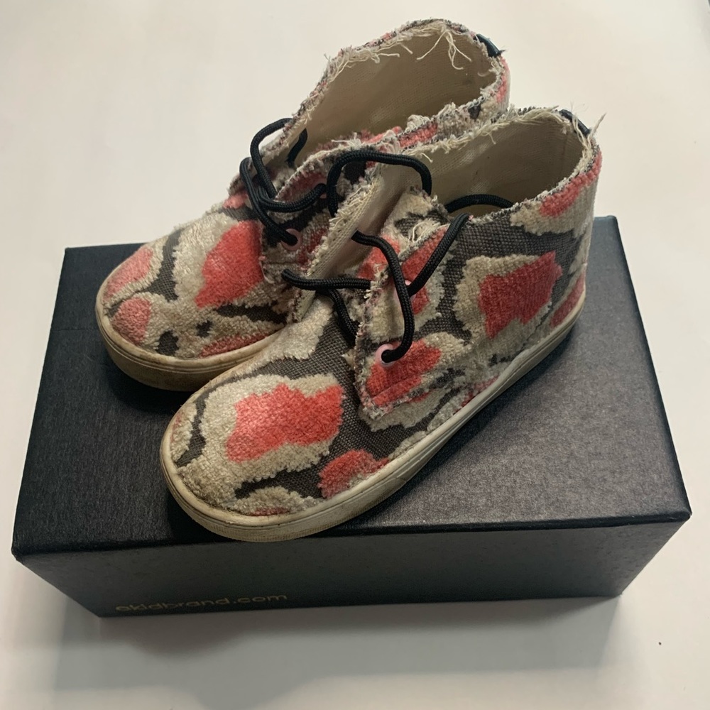 AKid Deadstock camo print boots Size 10/11